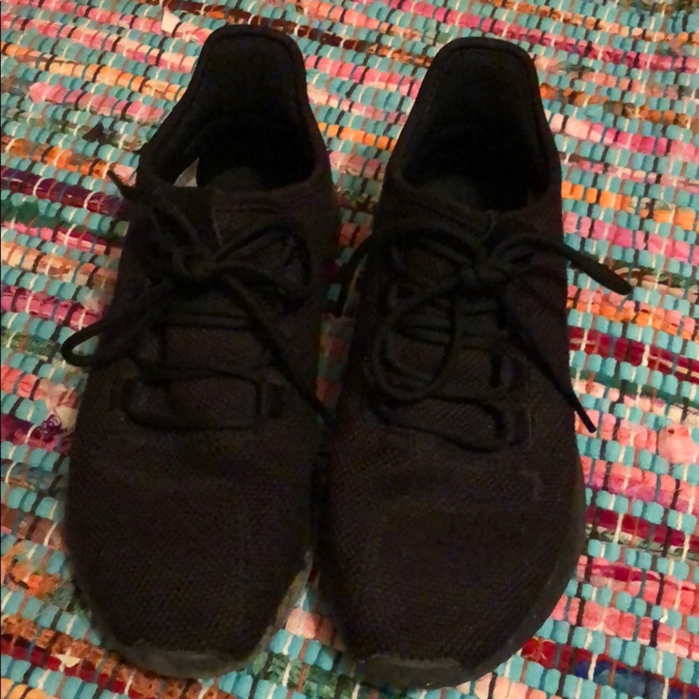 Adidas tennis shoes
